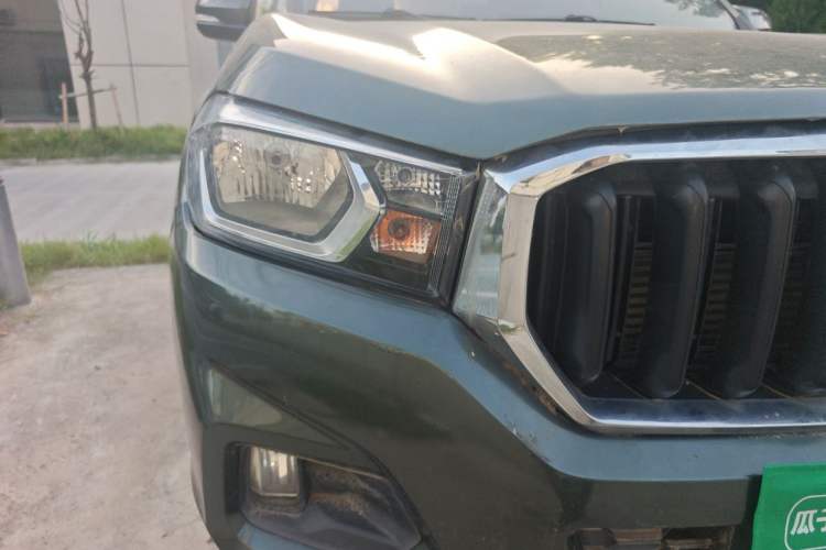 Used SAIC MAXUS T60 2017 2.0T Gasoline Automatic 4x4 High-Ride Elite Long-Wheelbase Version Right Front Headlight