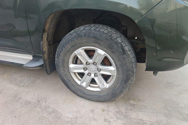 Used SAIC MAXUS T60 2017 2.0T Gasoline Automatic 4x4 High-Ride Elite Long-Wheelbase Version Right Front Wheel Hub