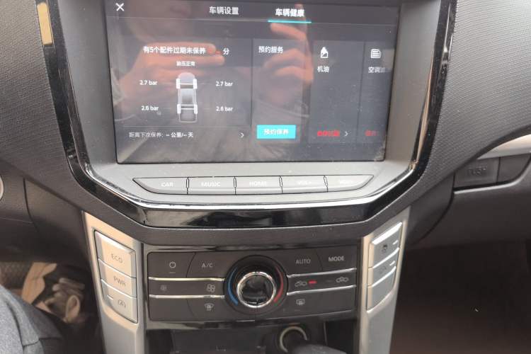 Used SAIC MAXUS T60 2017 2.0T Gasoline Automatic 4x4 High-Profile Luxury Standard Cab Audio And AC Panel