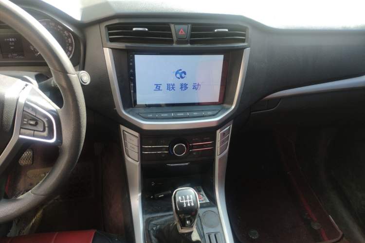 Used SAIC MAXUS T60 2017 2.8T Diesel Manual Two-Wheel Drive High-Ride Elite Long-Body Emission Standard V Audio And AC Panel