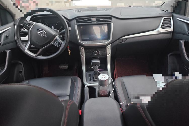 Used SAIC MAXUS T60 2017 2.0T Gasoline Automatic Two-Wheel Drive High-Ride Elite Standard Cabin Center Console