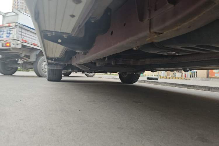 Used SAIC MAXUS T60 2017 2.0T Gasoline Automatic Two-Wheel Drive High-Ride Comfort-Plus Long-Box Version Chassis Rear Left