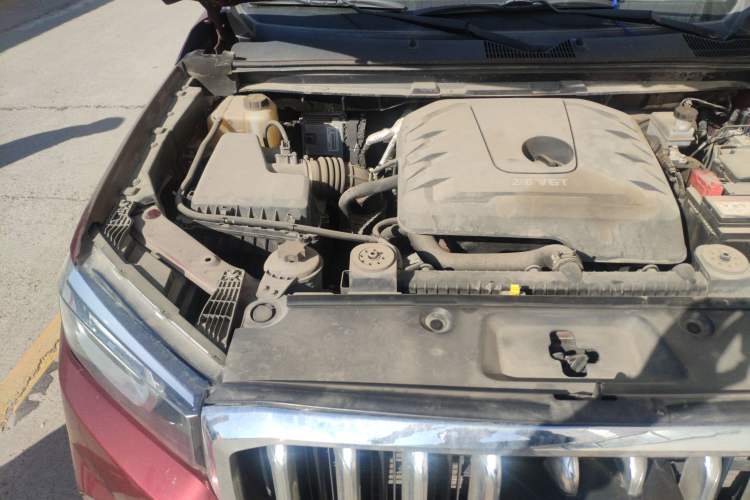 Used SAIC MAXUS T60 2017 2.8T Diesel Manual Two-Wheel Drive High-Ride Elite Long-Body Emission Standard V Engine Bay Right