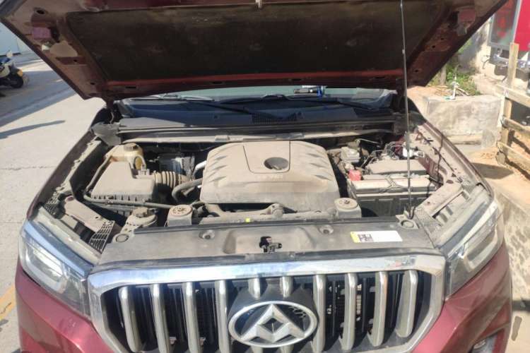 Used SAIC MAXUS T60 2017 2.8T Diesel Manual Two-Wheel Drive High-Ride Elite Long-Body Emission Standard V Engine Bay