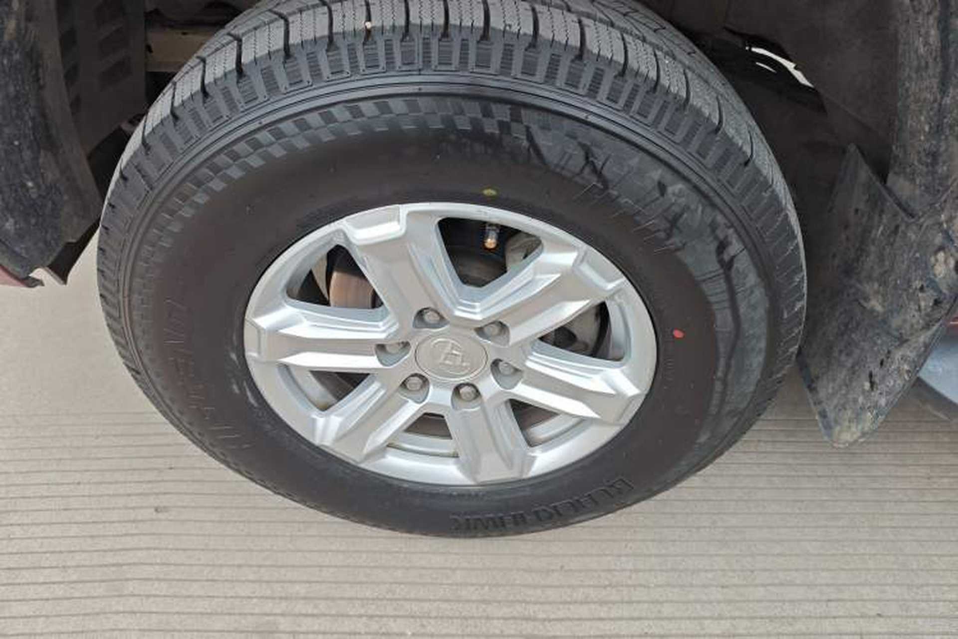 Used SAIC MAXUS T60 2017 2.4L Gasoline Manual Two-Wheel Drive High-Ride Elite Standard Van Exterior 7