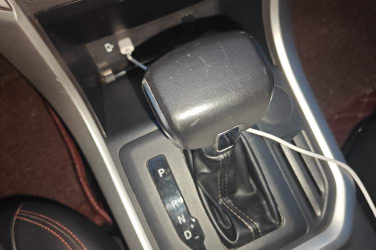 Used SAIC MAXUS T60 2017 2.0T Gasoline Automatic Two-Wheel Drive High-Ride Elite Standard Cabin Gear Lever