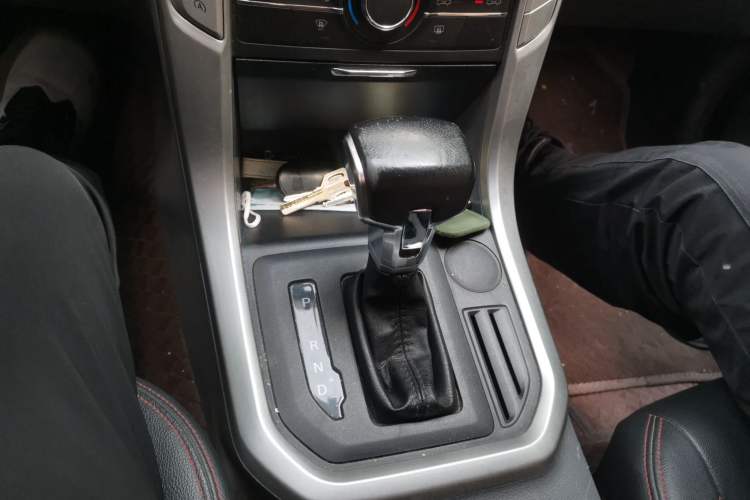 Used SAIC MAXUS T60 2017 2.0T Gasoline Automatic Two-Wheel Drive High-Ride Comfort-Plus Long-Box Version Gear Lever