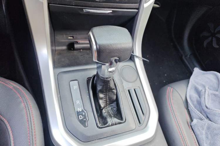 Used SAIC MAXUS T60 2017 2.8T Diesel Automatic 2WD High-Ride Elite Long-Body China V Standard Gear Lever