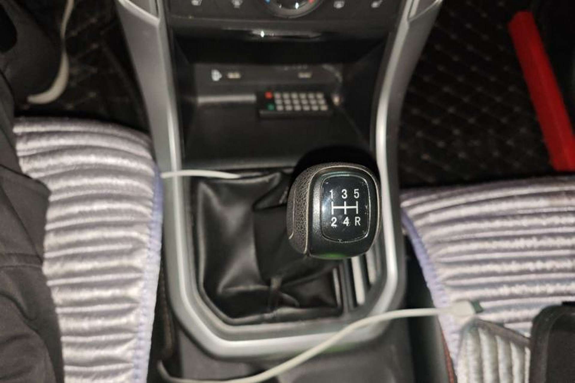 Used SAIC MAXUS T60 2017 2.4L Gasoline Manual Two-Wheel Drive High-Ride Elite Standard Van Gear Lever