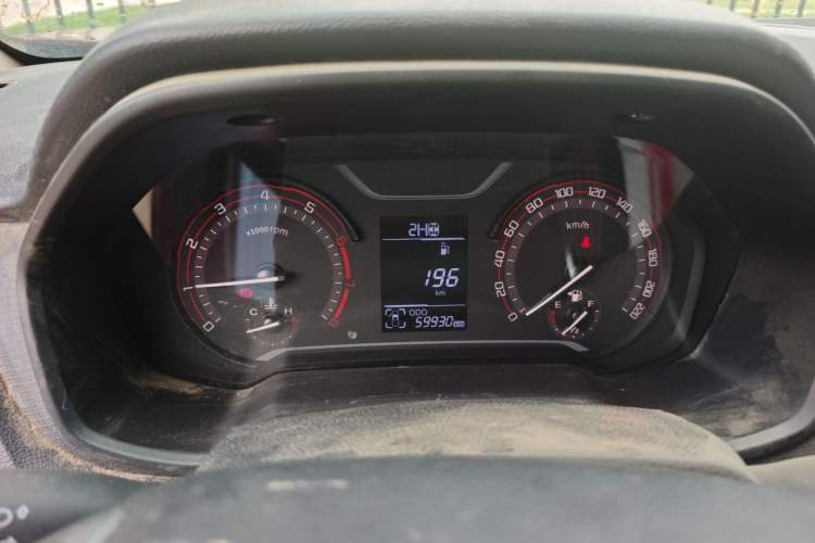 Used SAIC MAXUS T60 2017 2.4L Gasoline Manual Transmission 4x4 High Ground Clearance Comfortable Version with Extended Cabin Instrument Cluster