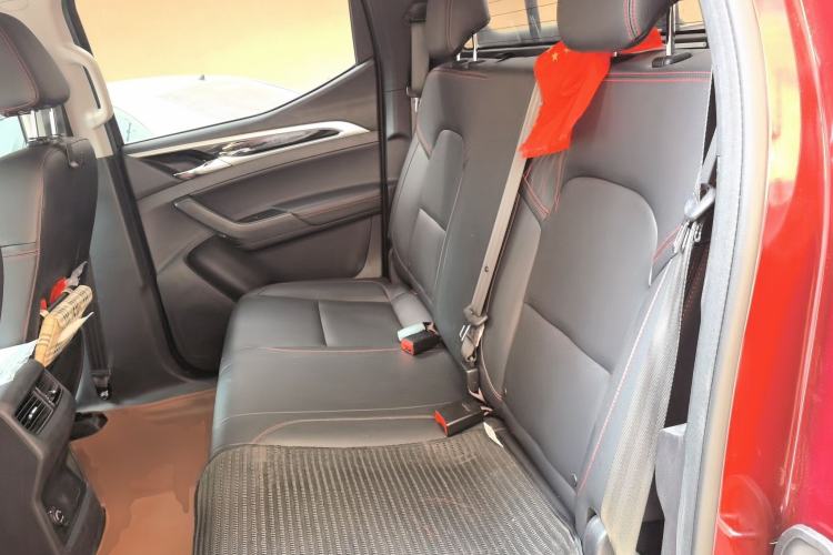 Used SAIC MAXUS T60 2017 2.0T Gasoline Automatic 4x4 High-Profile Luxury Standard Cab Left Rear Seat