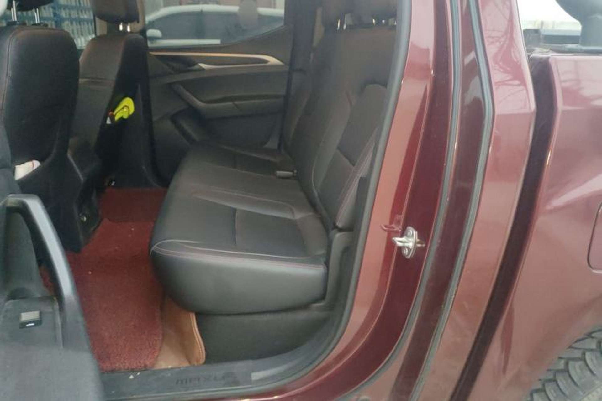 Used SAIC MAXUS T60 2017 2.0T Gasoline Automatic 4x4 High-Ride Elite Standard Cabin Left Rear Seat