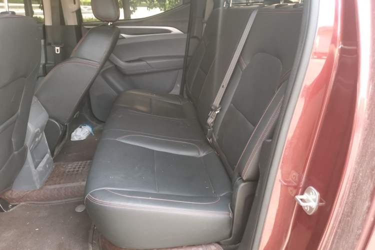 Used SAIC MAXUS T60 2017 2.0T Gasoline Automatic Two-Wheel Drive High-Ride Comfort-Plus Long-Box Version Left Rear Seat