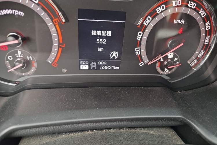 Used SAIC MAXUS T60 2017 2.0T Gasoline Automatic Two-Wheel Drive High-Ride Comfort-Plus Long-Box Version Odometer Close Up