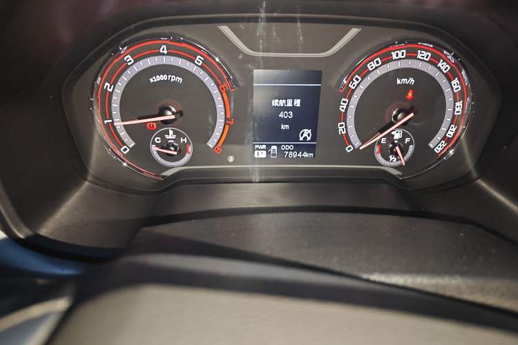 Used SAIC MAXUS T60 2017 2.0T Gasoline Automatic Two-Wheel Drive High-Ride Elite Standard Cabin Odometer Close Up