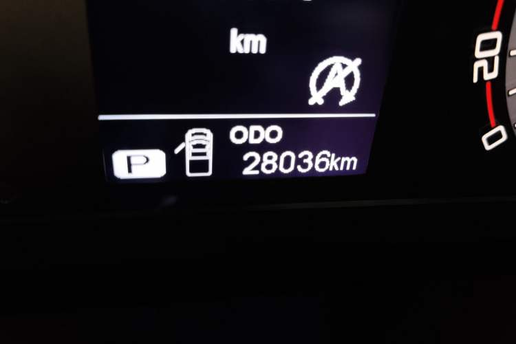 Used SAIC MAXUS T60 2017 2.0T Gasoline Automatic 4x4 High-Profile Luxury Standard Cab Odometer Close Up