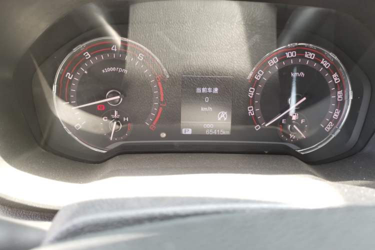 Used SAIC MAXUS T60 2017 2.0T Gasoline Automatic Two-Wheel Drive High-Ride Comfort-Plus Long-Box Version Odometer Close Up