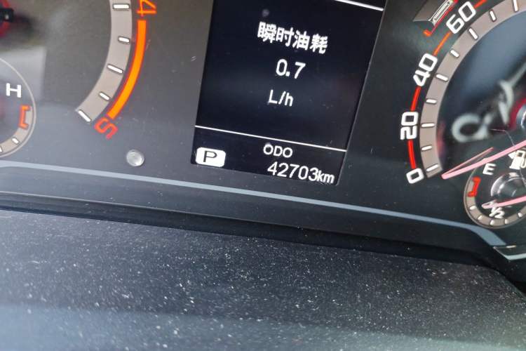 Used SAIC MAXUS T60 2017 2.8T Diesel Automatic 2WD High-Ride Elite Long-Body China V Standard Odometer Close Up