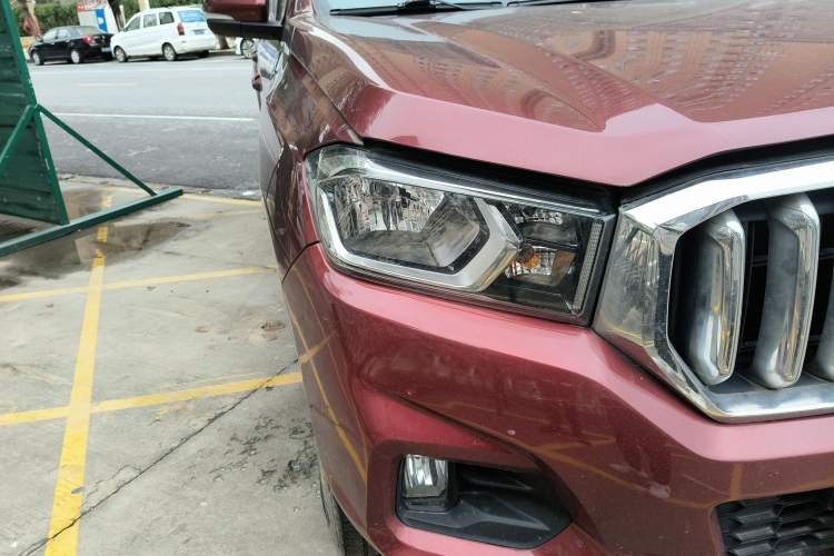 Used SAIC MAXUS T60 2017 2.4L Gasoline Manual Transmission Two-Wheel Drive High Ground Clearance Comfort Edition Standard Cabin Right Front Headlight