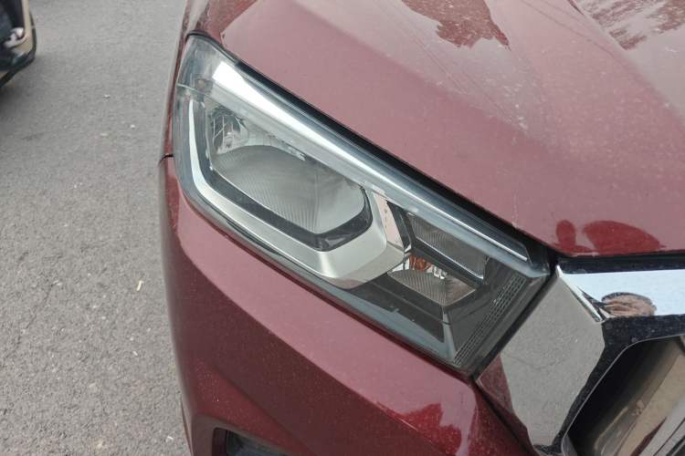 Used SAIC MAXUS T60 2017 2.0T Gasoline Automatic Two-Wheel Drive High-Ride Elite Standard Cabin Right Front Headlight
