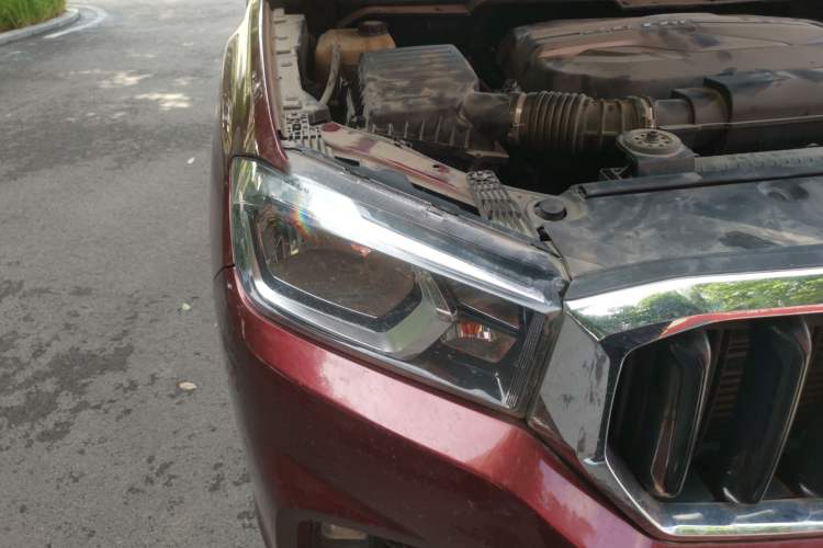 Used SAIC MAXUS T60 2017 2.0T Gasoline Automatic Two-Wheel Drive High-Ride Comfort-Plus Long-Box Version Right Front Headlight