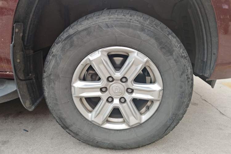 Used SAIC MAXUS T60 2017 2.0T Gasoline Automatic Two-Wheel Drive High-Ride Comfort-Plus Long-Box Version Right Front Wheel Hub
