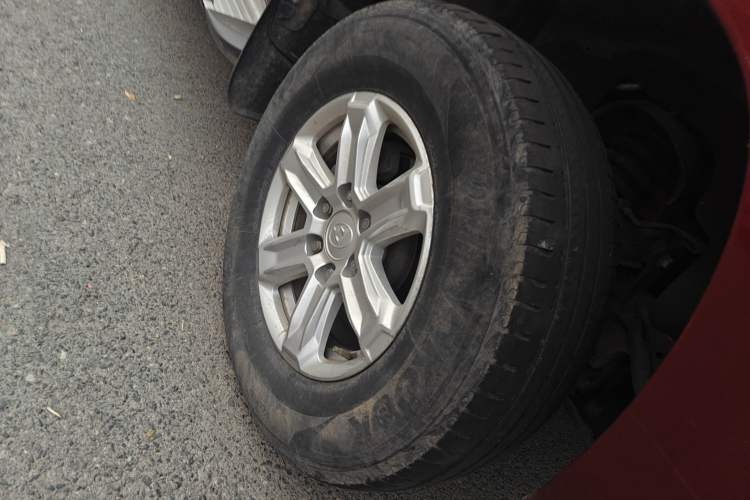 Used SAIC MAXUS T60 2017 2.0T Gasoline Automatic Two-Wheel Drive High-Ride Elite Standard Cabin Right Front Wheel Hub
