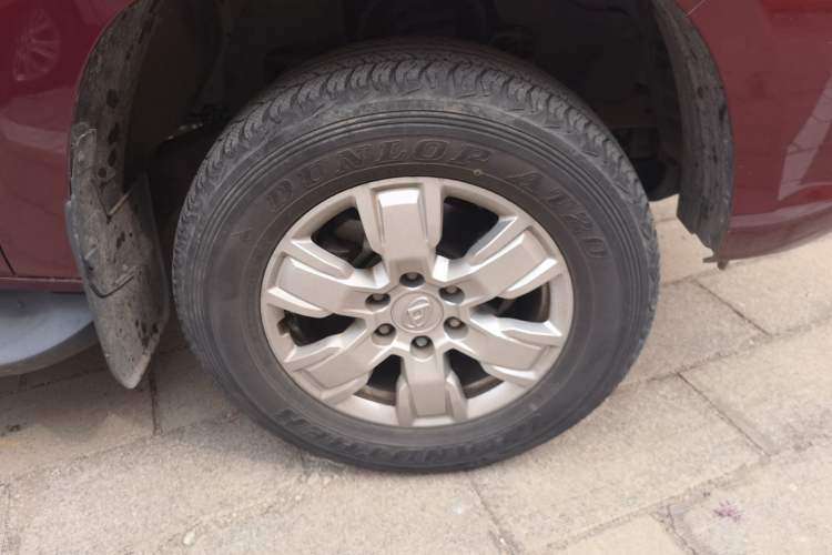 Used SAIC MAXUS T60 2017 2.0T Gasoline Automatic 4x4 High-Profile Luxury Standard Cab Right Front Wheel Hub
