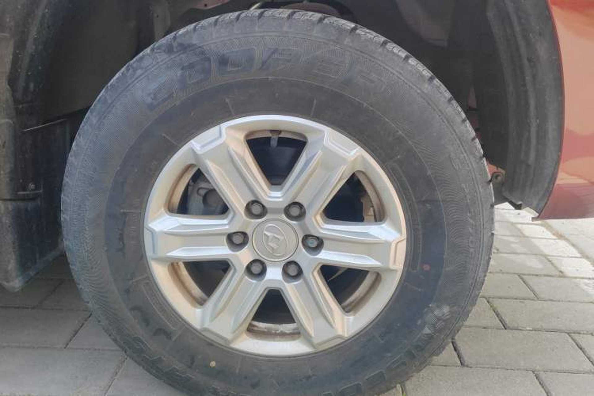 Used SAIC MAXUS T60 2017 2.0T Gasoline Automatic 4x4 High-Ride Elite Standard Cabin Right Front Wheel Hub