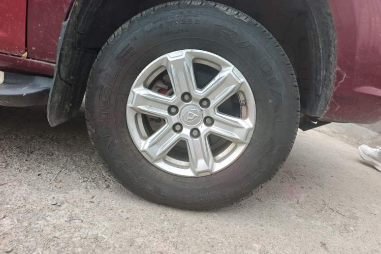 Used SAIC MAXUS T60 2017 2.4L Gasoline Manual Transmission 4x4 High Ground Clearance Comfortable Version with Extended Cabin Right Front Wheel Hub