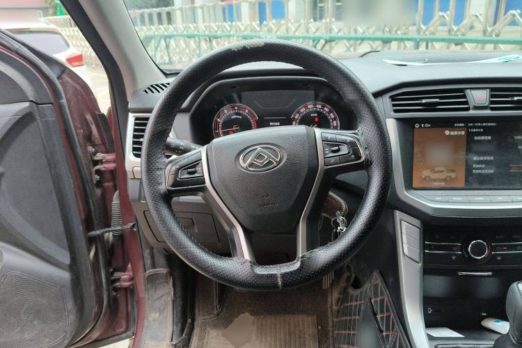 Used SAIC MAXUS T60 2017 2.4L Gasoline Manual Transmission Two-Wheel Drive High Ground Clearance Comfort Edition Standard Cabin Steering Wheel