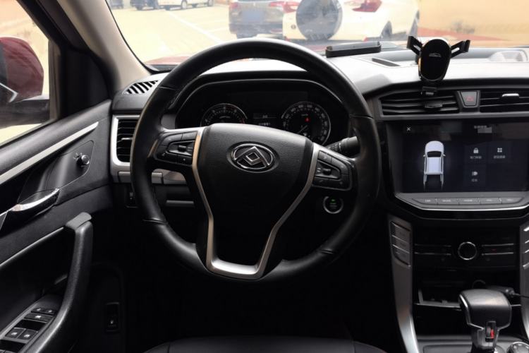 Used SAIC MAXUS T60 2017 2.0T Gasoline Automatic 4x4 High-Profile Luxury Standard Cab Steering Wheel