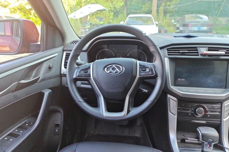 Used SAIC MAXUS T60 2017 2.8T Diesel Automatic 2WD High-Ride Elite Long-Body China V Standard Steering Wheel