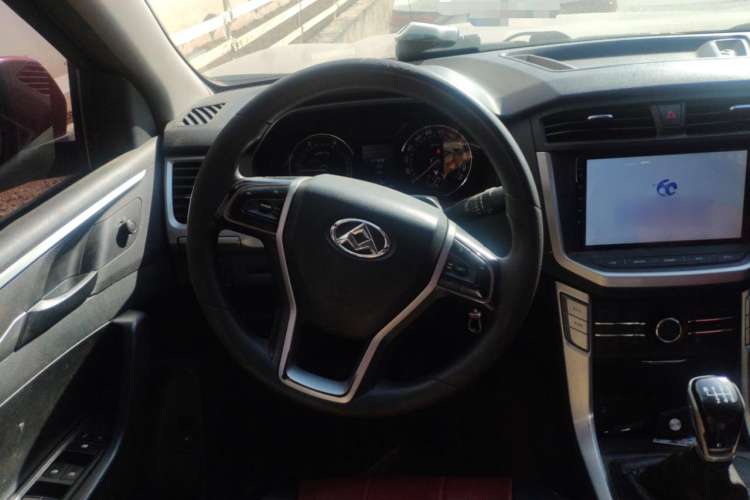 Used SAIC MAXUS T60 2017 2.8T Diesel Manual Two-Wheel Drive High-Ride Elite Long-Body Emission Standard V Steering Wheel