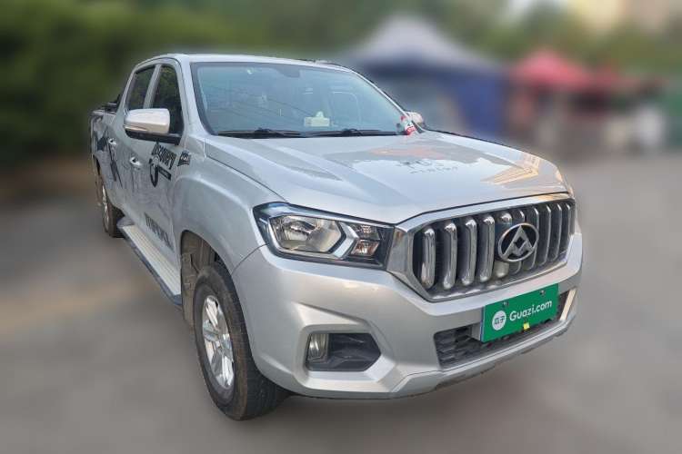 Used SAIC MAXUS T60 2017 2.0T Gasoline Automatic Two-Wheel Drive High-Ride Elite Model with Extended Cabin Front Right 45 Deg