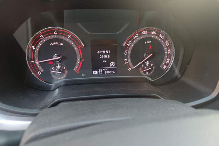Used SAIC MAXUS T60 2017 2.0T Gasoline Automatic Two-Wheel Drive High-Ride Elite Model with Extended Cabin Odometer Close Up