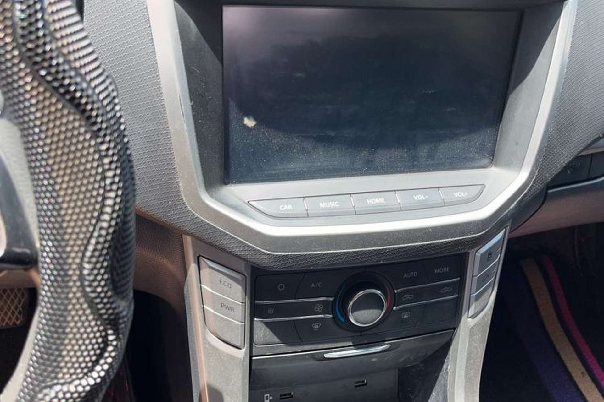 Used SAIC MAXUS T60 2017 2.8T Diesel Automatic 4x4 High-Ride Elite Long-Body China V Standard Audio And AC Panel