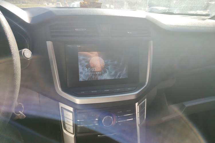 Used SAIC MAXUS T60 2017 2.0T Gasoline Automatic Two-Wheel Drive High-Ride Elite Standard Cabin Audio And AC Panel