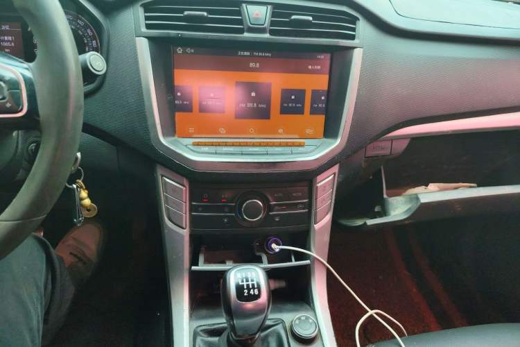 Used SAIC MAXUS T60 2017 2.8T Diesel Manual 4x4 High-Ride Elite Long-Body China V-Emission Standard Audio And AC Panel