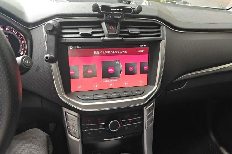 Used SAIC MAXUS T60 2017 2.0T Gasoline Automatic 4x4 High-Ride Elite Standard Cabin Audio And AC Panel