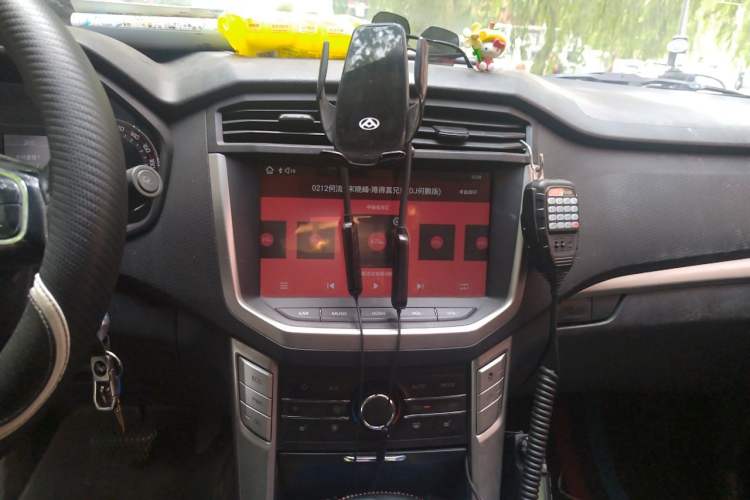 Used SAIC MAXUS T60 2017 2.0T Gasoline Automatic 4x4 High-Ride Elite Standard Cabin Audio And AC Panel