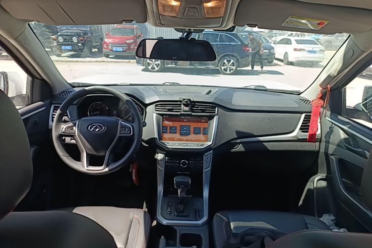 Used SAIC MAXUS T60 2017 2.0T Gasoline Automatic Two-Wheel Drive High-Ride Elite Standard Cabin Center Console
