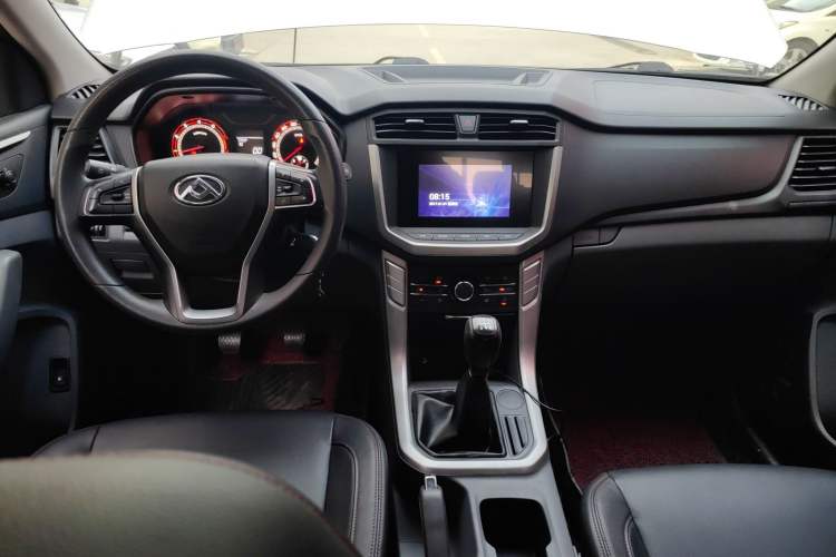 Used SAIC MAXUS T60 2017 2.4L Gasoline Manual Transmission Two-Wheel Drive Low-Profile Comfort Edition Standard Cabin Center Console