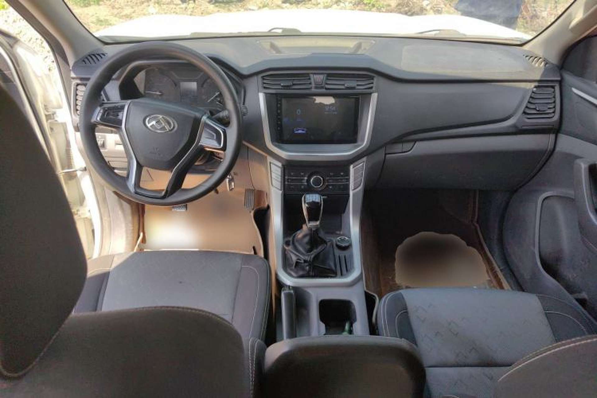 Used SAIC MAXUS T60 2017 2.8T Diesel Manual 4x4 High-Ride Comfort Version Long Wheelbase China V Emission Standard Center Console