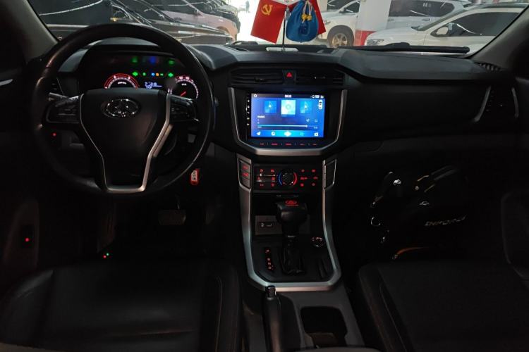 Used SAIC MAXUS T60 2017 2.8T Diesel Automatic 4x4 High-Ride Comfort Edition Standard Cabin China V Emission Standard Center Console