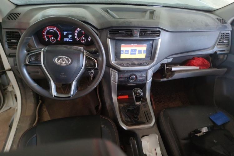 Used SAIC MAXUS T60 2017 2.8T Diesel Manual Two-Wheel Drive High-Ride Comfort Plus Long-Body Emission Standard V Center Console