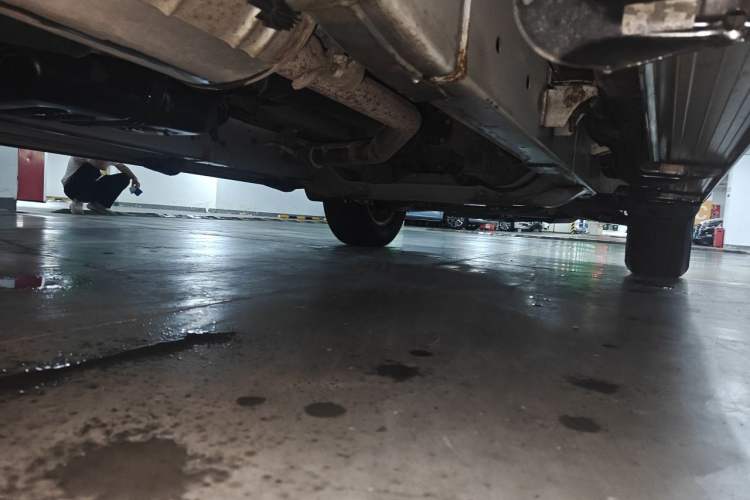 Used SAIC MAXUS T60 2017 2.0T Gasoline Automatic Two-Wheel Drive High-Ride Elite Standard Cabin Chassis Rear Right