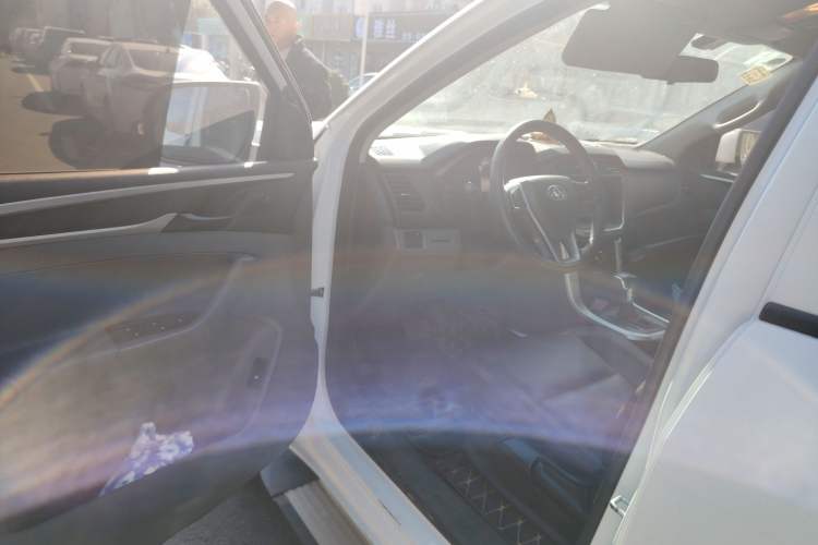 Used SAIC MAXUS T60 2017 2.0T Gasoline Automatic Two-Wheel Drive High-Ride Elite Standard Cabin Driver Seat