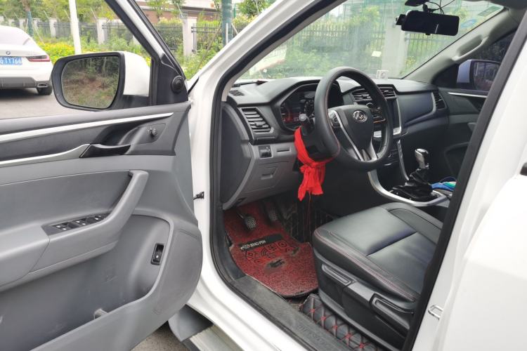 Used SAIC MAXUS T60 2017 2.8T Diesel Manual Two-Wheel Drive High-Ride Comfort Plus Long-Body Emission Standard V Driver Seat
