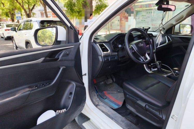 Used SAIC MAXUS T60 2017 2.0T Gasoline Automatic Two-Wheel Drive High-Ride Comfort-Grade Standard Cabin Driver Seat